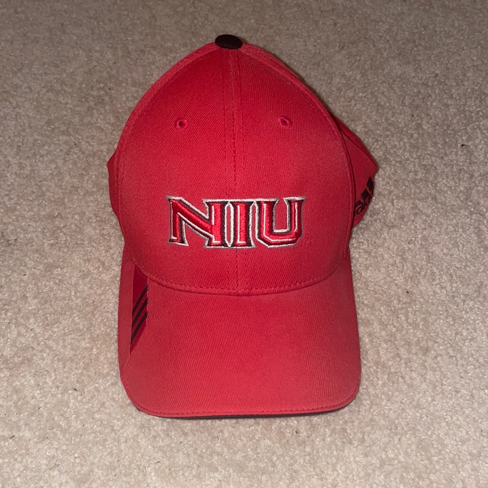 ADIDAS NIU Huskies Fitted Hat, Small, Barely Worn